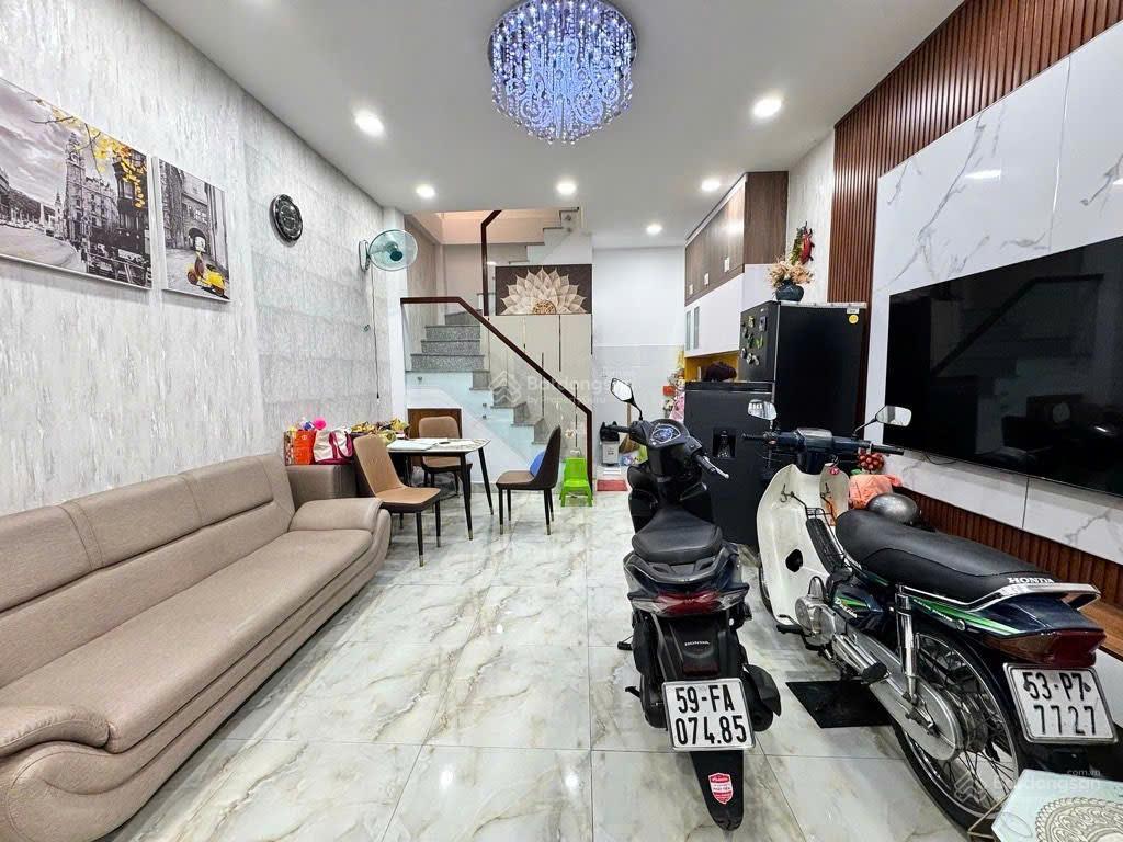 Bán nhà trung tâm phú nhuận  hoàng sa  36m2  67 tỷ sát mặt tiền