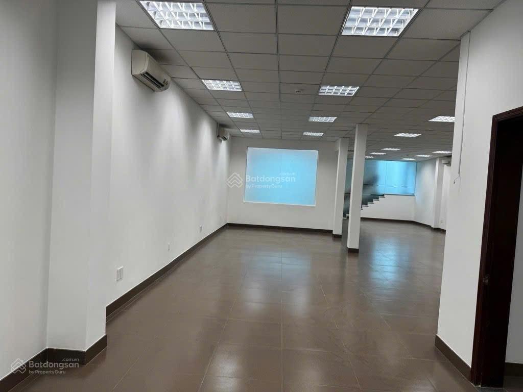 Toà nhà mt hoàng diệu  phú nhuận  5 tầng  có thang máy  nhà mới  dòng tiền 155tr/tháng