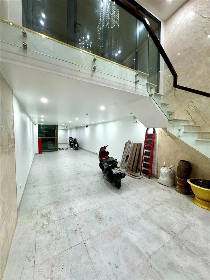 Cho thuê nhà phố bồ đề long biên lô góc thang máy thông sàn 300m2 phù hợp kinh doanh
