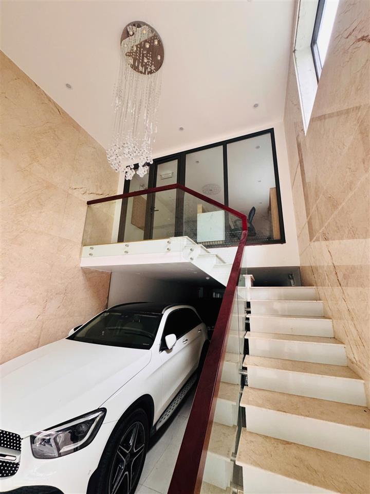 Cho thuê nhà phố bồ đề long biên lô góc thang máy thông sàn 300m2 phù hợp kinh doanh