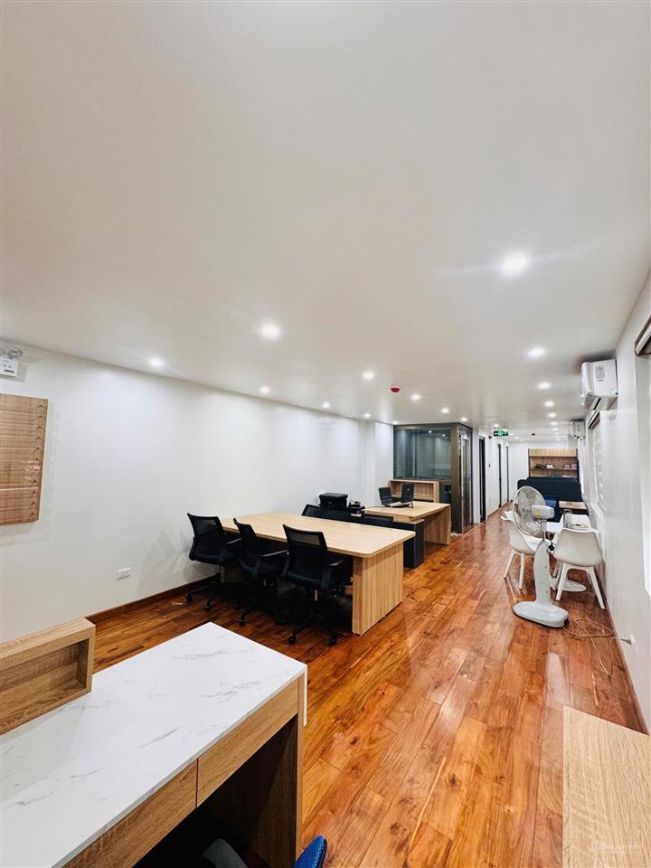 Cho thuê nhà phố bồ đề long biên lô góc thang máy thông sàn 300m2 phù hợp kinh doanh