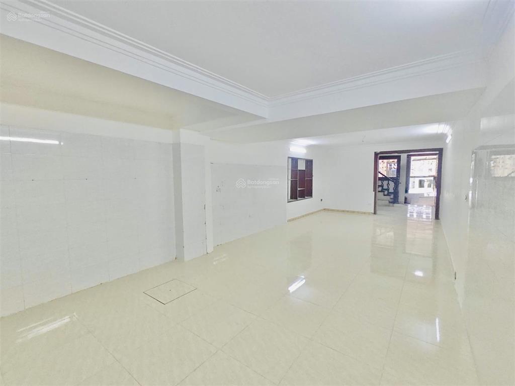 Cho thuê nhà phố nguyễn văn cừ mặt phố vỉa hè rộng kinh doanh đỉnh cao