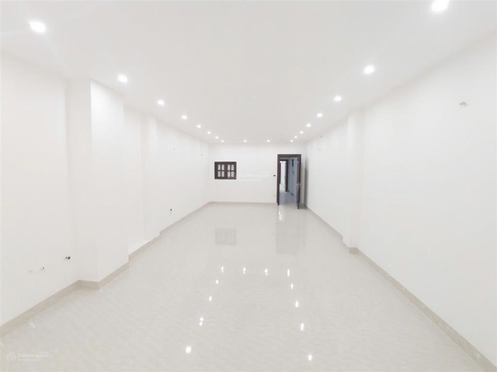Cho thuê nhà phố nguyễn văn cừ mặt phố vỉa hè rộng kinh doanh đỉnh cao