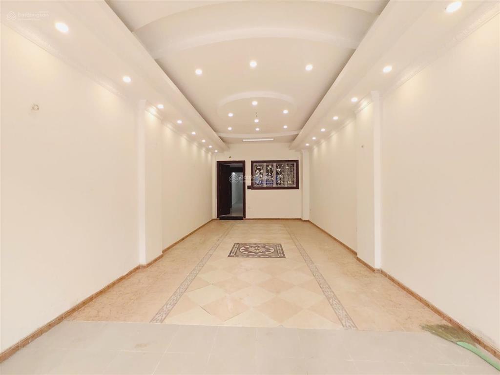 Cho thuê nhà phố nguyễn văn cừ mặt phố vỉa hè rộng kinh doanh đỉnh cao