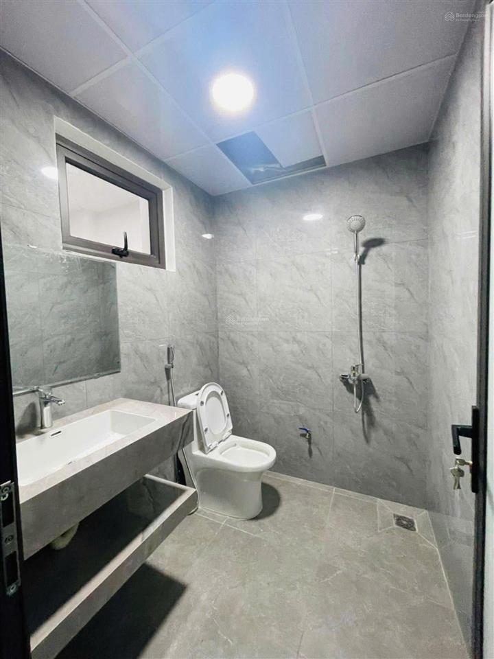 Cho thuê căn hộ 2 phòng ngủ full nội thất mới tinh khu tđc ngọc thụy cạnh công viên ngọc thụy