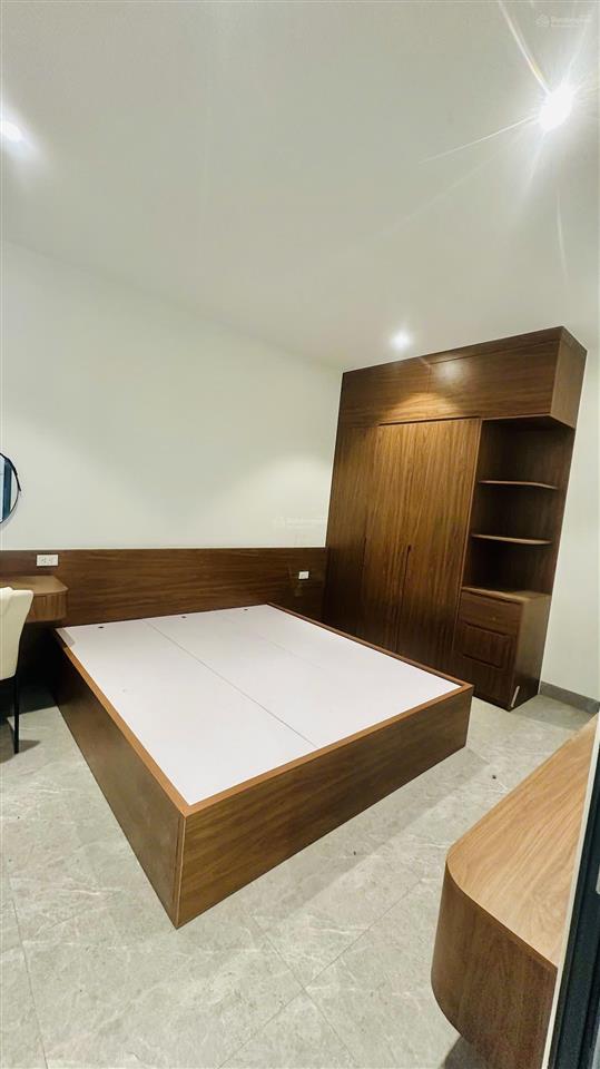 Cho thuê nhà liền kề 5 tầng thạch bàn gần chợ đồng dinh