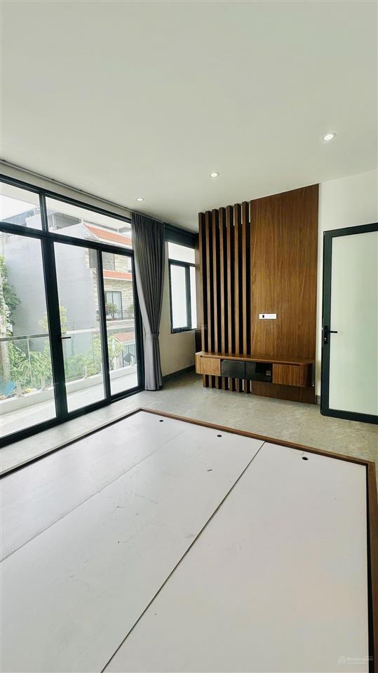 Cho thuê nhà liền kề 5 tầng thạch bàn gần chợ đồng dinh