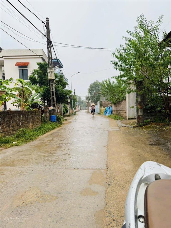 Bán đất full thổ cư tại trục chính liên xã hạ bằng  tiềm năng đầu tư cao  0989 988 ***