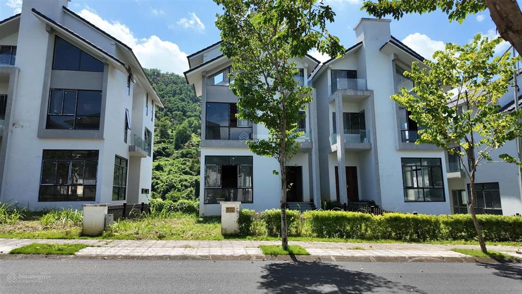 Giá rẻ giật mình cho ai muốn tìm căn biệt thự villa liền kề