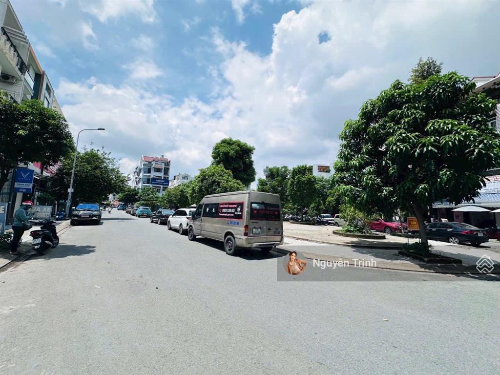 Đất mặt tiền view công viên, xd 1 hầm 3 lầu kdc areco. đường rộng 10m. dt 120m2 (5x24) vuông vức