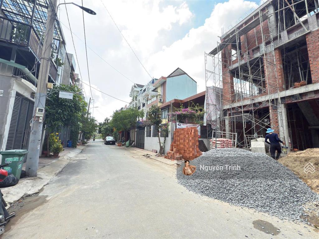 Đất chuẩn đẹp mặt tiền đường thông rộng 8m  khu vip  kd tốt  gần ga metro. gần 100m2 chỉ hơn 6tỷ