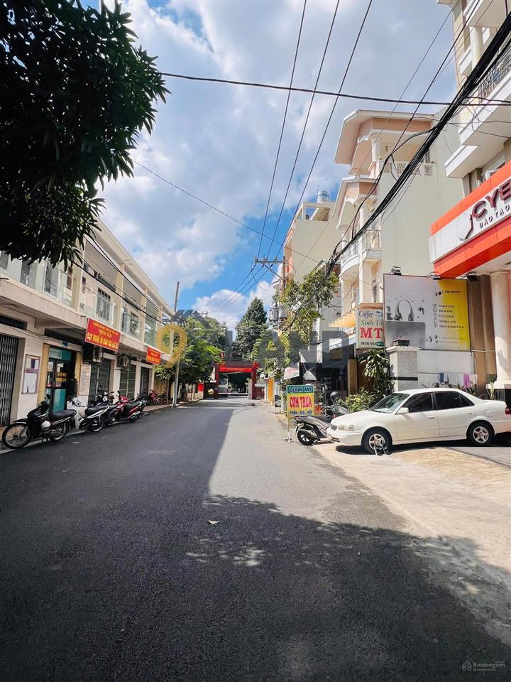 Bán gấp nhà 2 lầu mặt tiền kd, đường thông dt 125m2 ngang gần 6m, có vỉa hè rộng, dòng tiền tốt