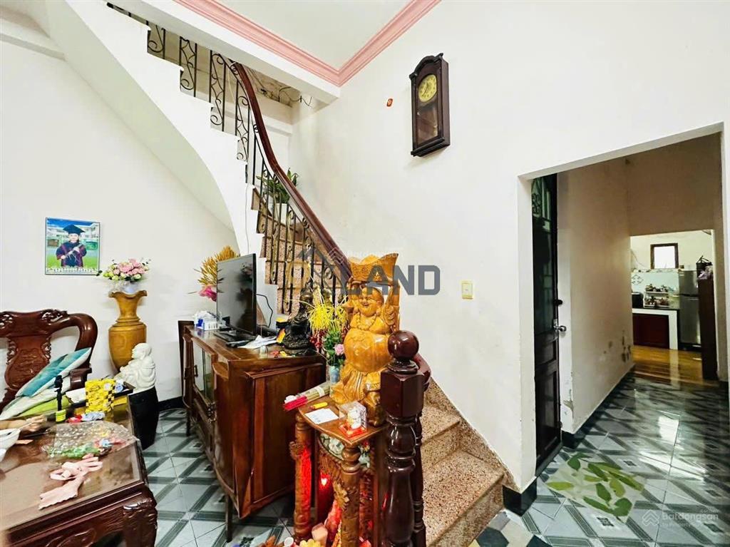 Bán gấp nhà 2 lầu mặt tiền kd, đường thông dt 125m2 ngang gần 6m, có vỉa hè rộng, dòng tiền tốt