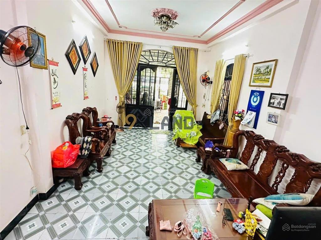 Bán gấp nhà 2 lầu mặt tiền kd, đường thông dt 125m2 ngang gần 6m, có vỉa hè rộng, dòng tiền tốt