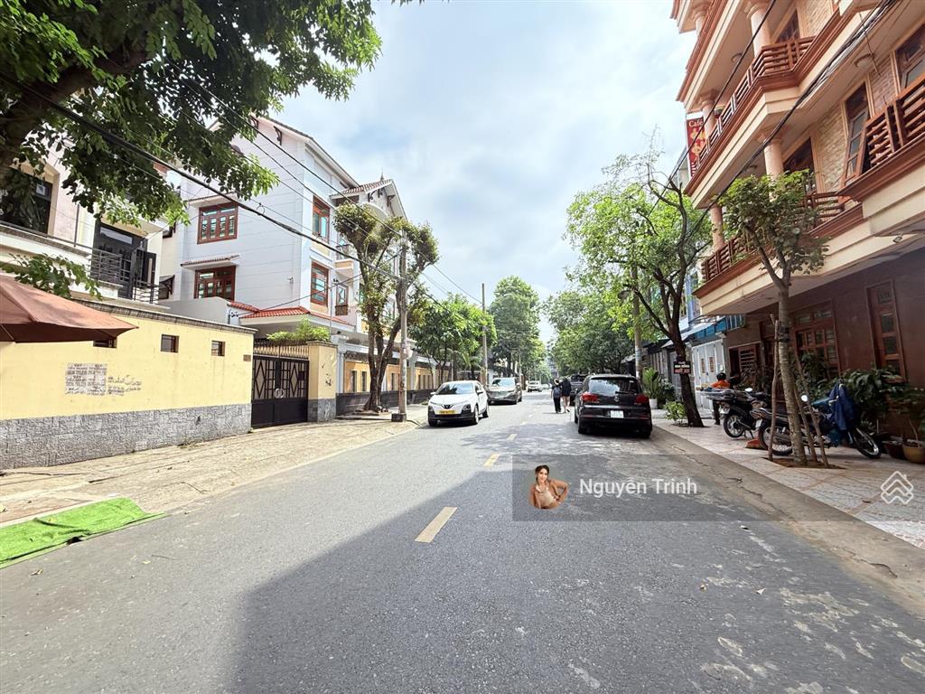 Giá tốt  định cư bán gấp nhà mặt tiền 4 tầng kd hay ở đều tốt, khu vip him lam linh chiểu