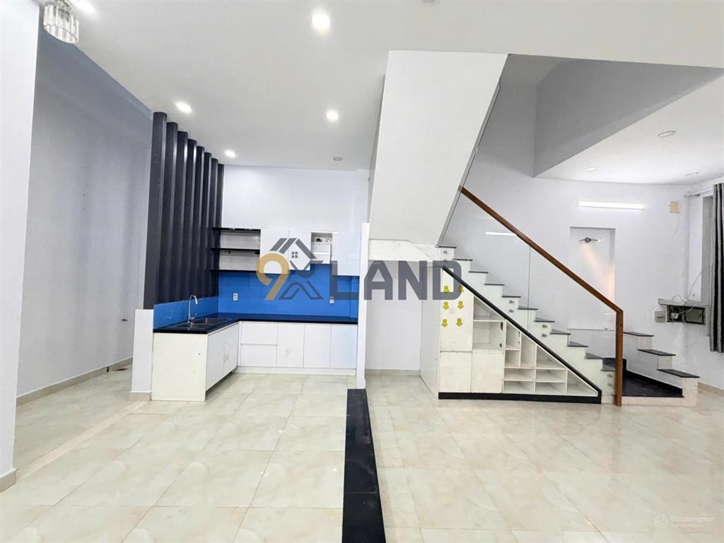 Nhà mới kiên cố 1t2l có sân thượng  khu vip  dân trí  ôtô đậu trước nhà,ngang 5.93m. có nội thất