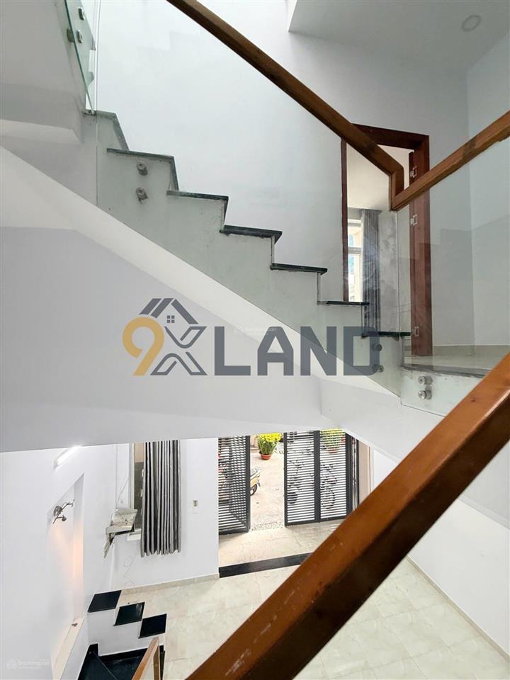 Nhà mới kiên cố 1t2l có sân thượng  khu vip  dân trí  ôtô đậu trước nhà,ngang 5.93m. có nội thất