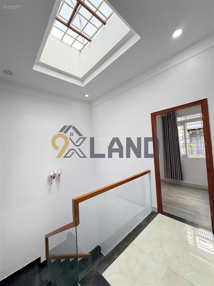 Nhà mới kiên cố 1t2l có sân thượng  khu vip  dân trí  ôtô đậu trước nhà,ngang 5.93m. có nội thất