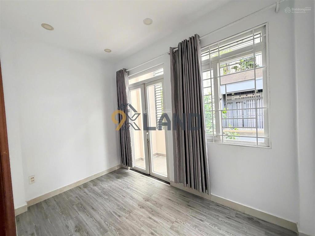 Nhà mới kiên cố 1t2l có sân thượng  khu vip  dân trí  ôtô đậu trước nhà,ngang 5.93m. có nội thất