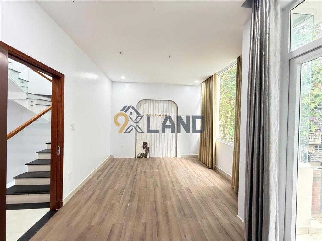 Nhà mới kiên cố 1t2l có sân thượng  khu vip  dân trí  ôtô đậu trước nhà,ngang 5.93m. có nội thất