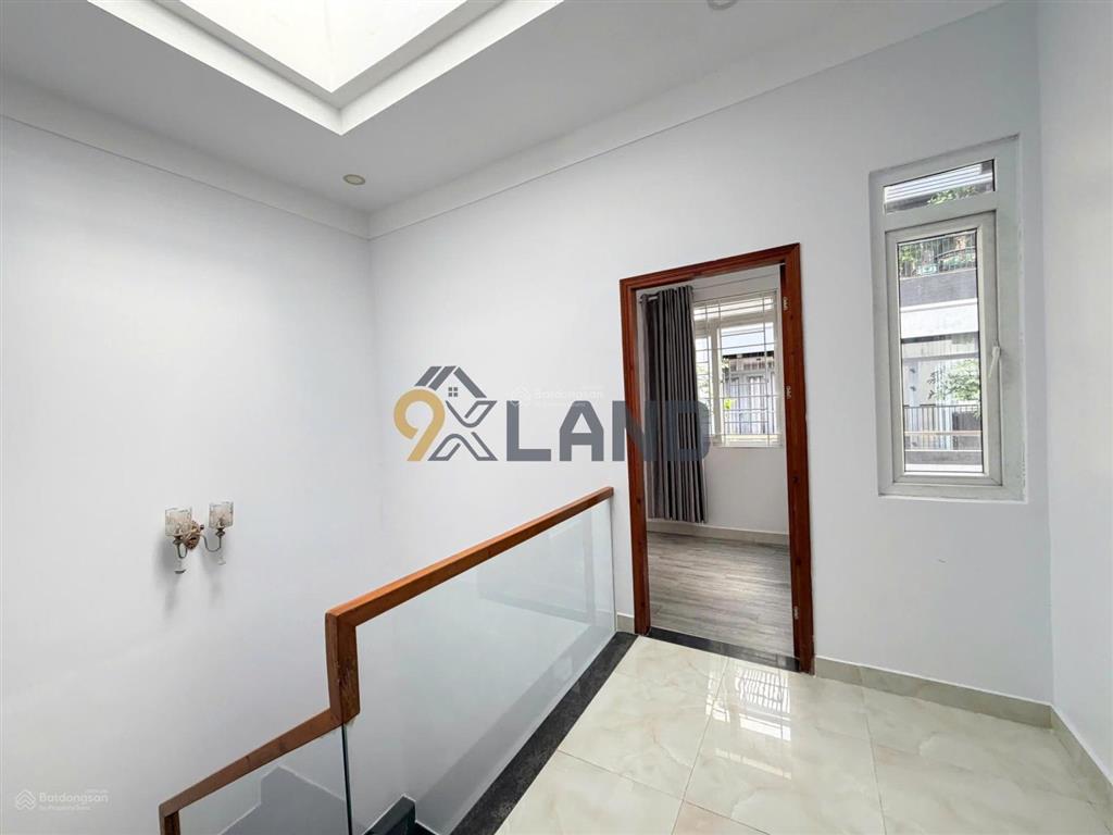 Nhà mới kiên cố 1t2l có sân thượng  khu vip  dân trí  ôtô đậu trước nhà,ngang 5.93m. có nội thất