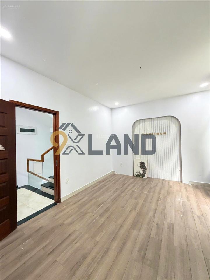 Nhà mới kiên cố 1t2l có sân thượng  khu vip  dân trí  ôtô đậu trước nhà,ngang 5.93m. có nội thất