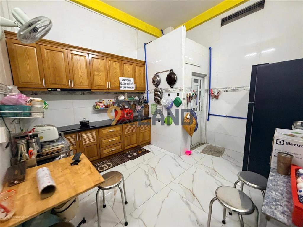 Bán nhà 3 tầng xây kiên cố  hxh thông  gần hoàng diệu 2 76m2. gần công viên cây xanh. còn tl tốt