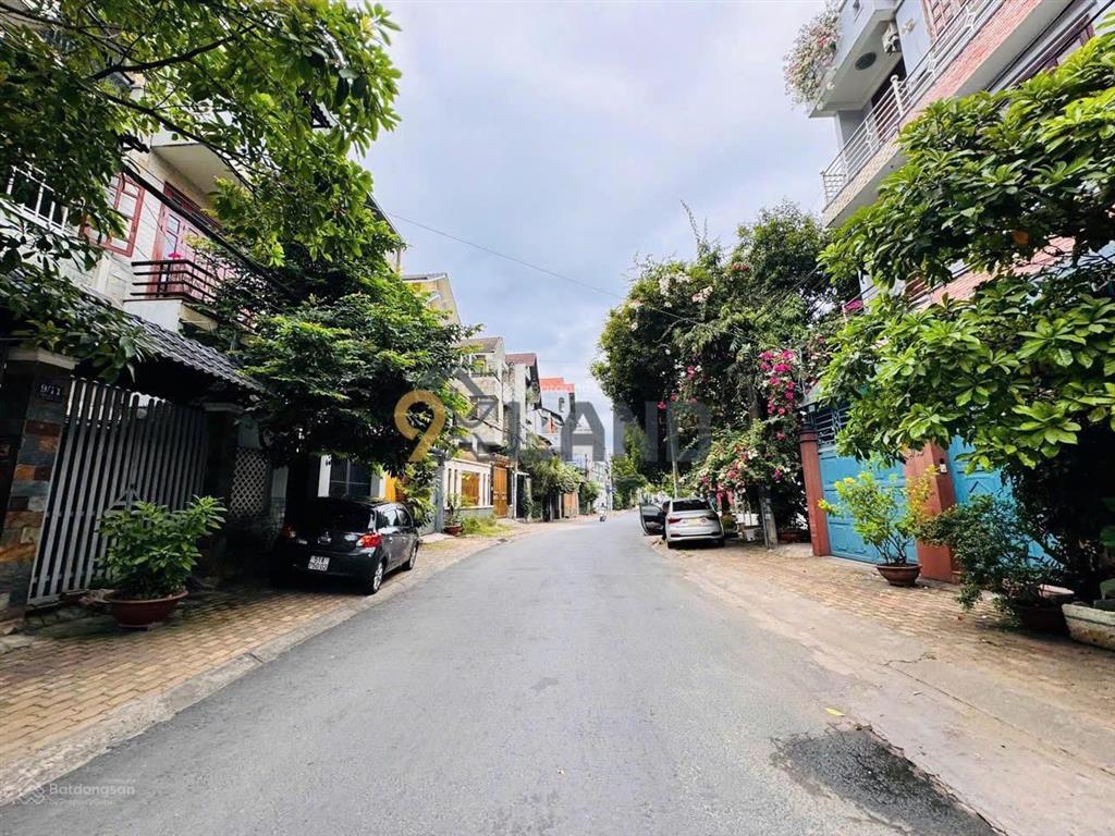 Bán nhà 3 tầng xây kiên cố  hxh thông  gần hoàng diệu 2 76m2. gần công viên cây xanh. còn tl tốt