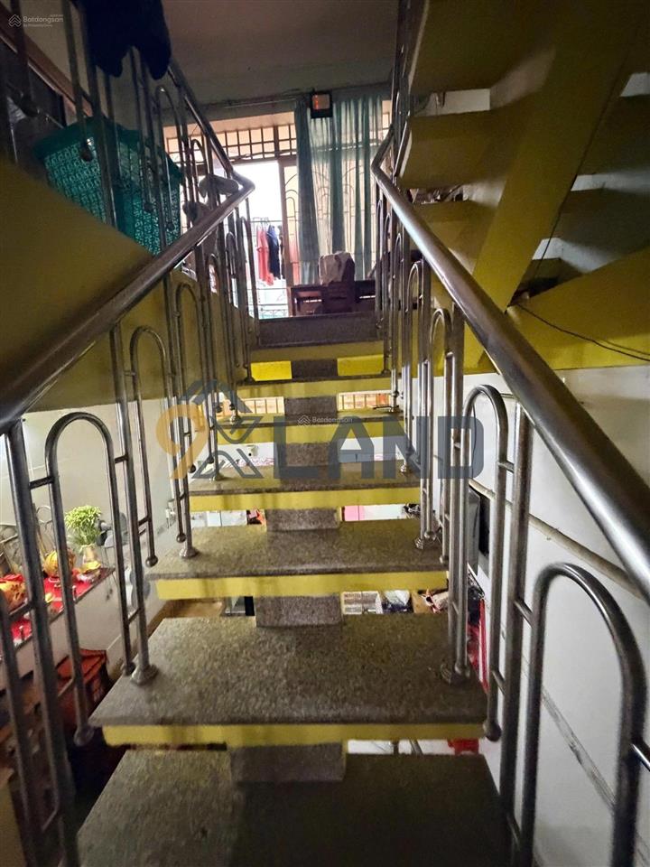 Bán nhà 3 tầng xây kiên cố  hxh thông  gần hoàng diệu 2 76m2. gần công viên cây xanh. còn tl tốt