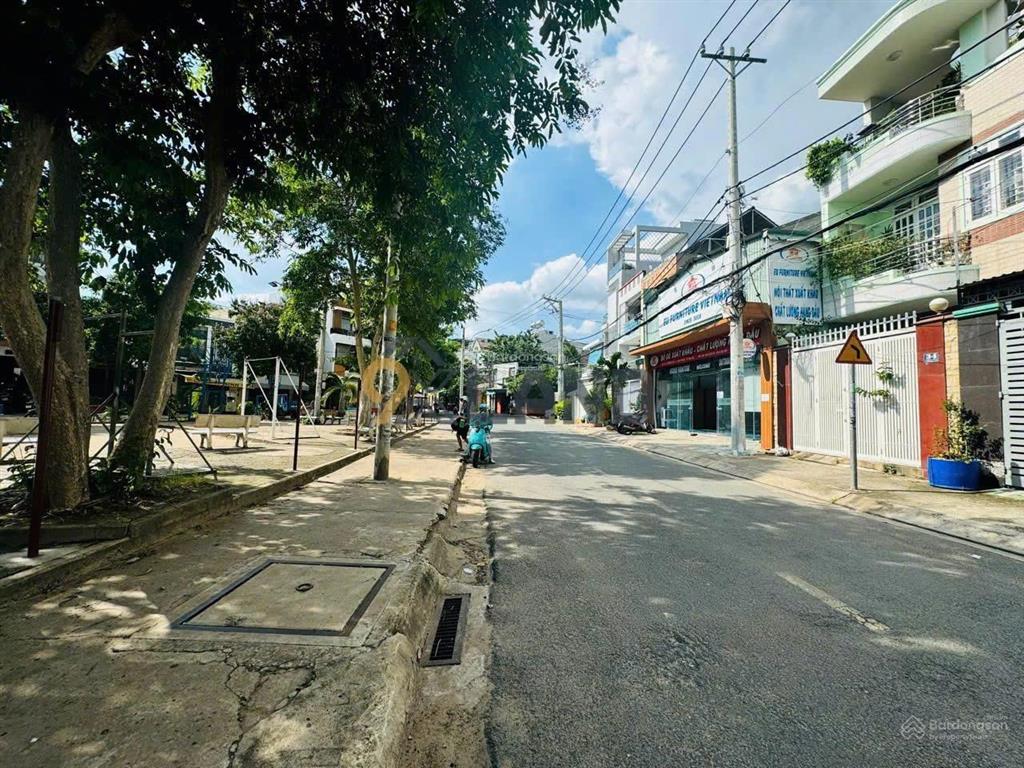 Bán nhà 3 tầng xây kiên cố  hxh thông  gần hoàng diệu 2 76m2. gần công viên cây xanh. còn tl tốt