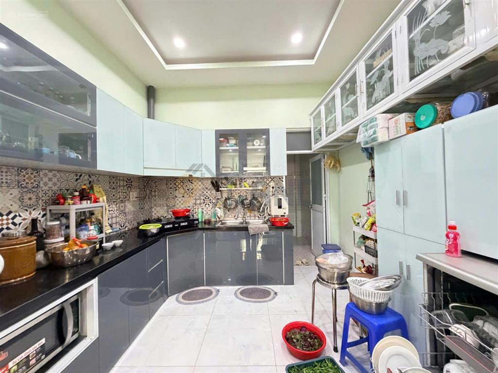 Còn tl mạnh nhà bt mini ngay trung tâm,có gara ôtô. dt 200.7m2 ngang 7.27m.xd cao tầng,khu dân trí