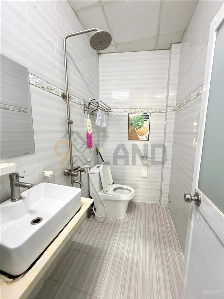 Còn tl mạnh nhà bt mini ngay trung tâm,có gara ôtô. dt 200.7m2 ngang 7.27m.xd cao tầng,khu dân trí