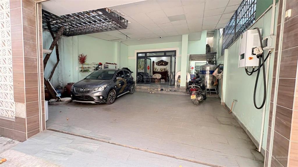 Còn tl mạnh nhà bt mini ngay trung tâm,có gara ôtô. dt 200.7m2 ngang 7.27m.xd cao tầng,khu dân trí