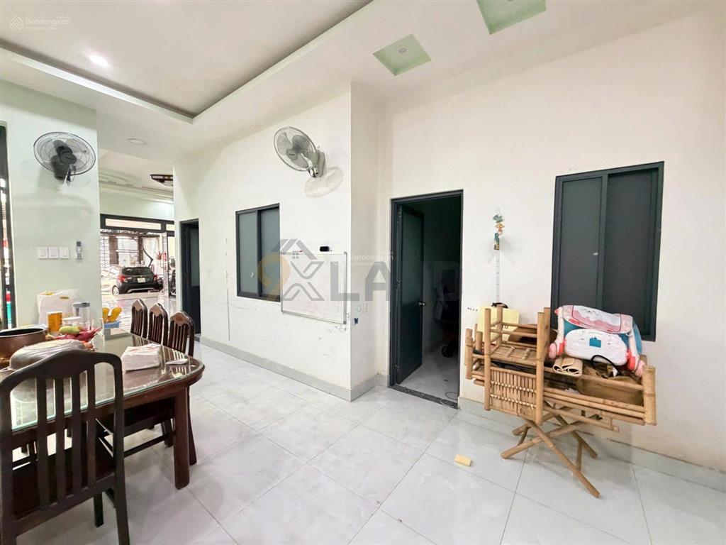 Còn tl mạnh nhà bt mini ngay trung tâm,có gara ôtô. dt 200.7m2 ngang 7.27m.xd cao tầng,khu dân trí