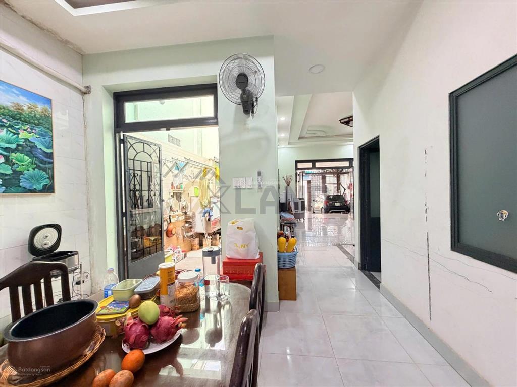 Còn tl mạnh nhà bt mini ngay trung tâm,có gara ôtô. dt 200.7m2 ngang 7.27m.xd cao tầng,khu dân trí