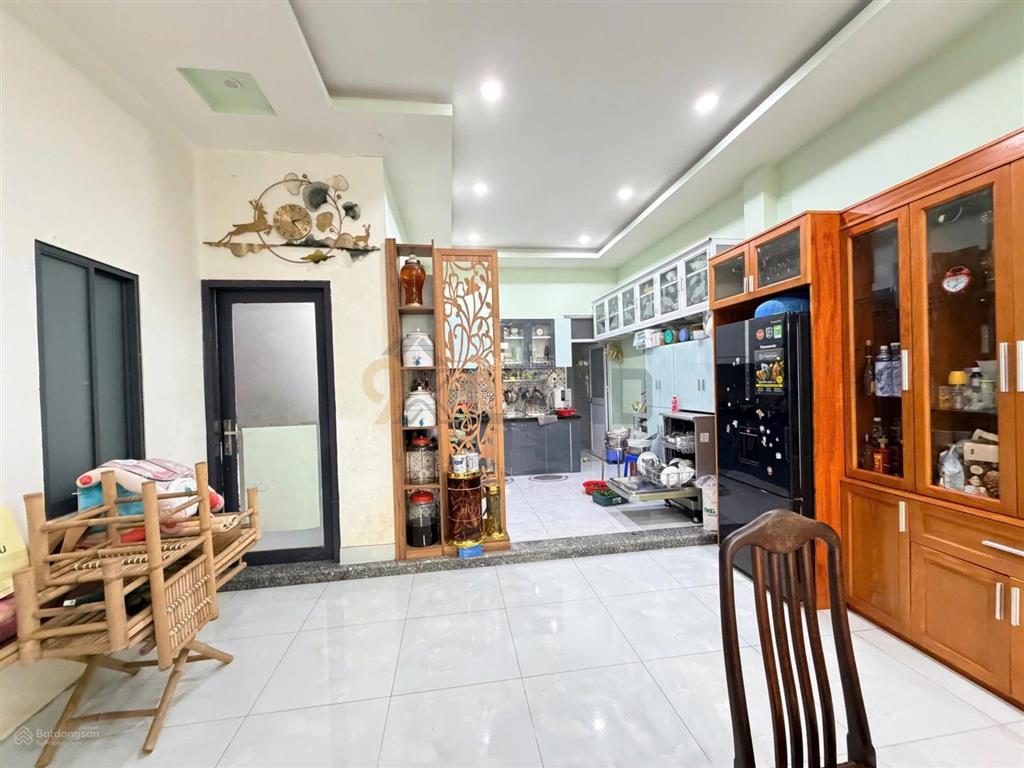 Còn tl mạnh nhà bt mini ngay trung tâm,có gara ôtô. dt 200.7m2 ngang 7.27m.xd cao tầng,khu dân trí