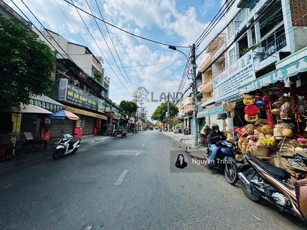 Đất chuẩn đẹp,full thổ cư thông ra kha vạn cân, đường rộng 10m, xây dựng 1 hầm 6tầng,vuông vức