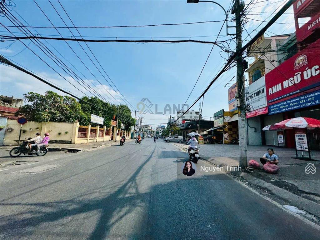 Đất chuẩn đẹp,full thổ cư thông ra kha vạn cân, đường rộng 10m, xây dựng 1 hầm 6tầng,vuông vức