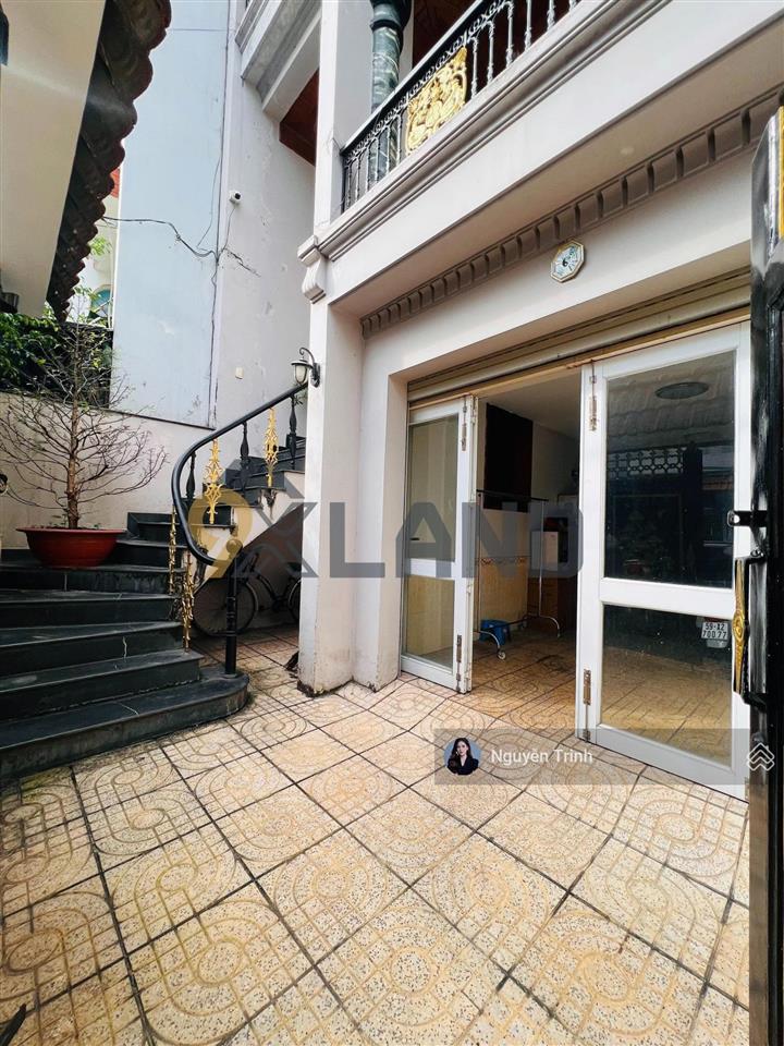 Định cưbán gấp nhà mặt tiền  4 tầng xây tâm huyết tặng nội thất gỗ cao cấp,ngay hoàng diêu 2.