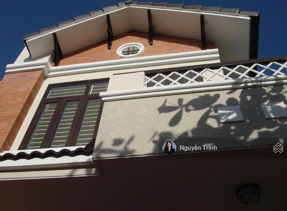 Giảm giá gấp bán  nhà mặt tiền 3 tầng ngay vincom thủ đức võ văn ngân  150m2 ngang 5.5m tl tốt