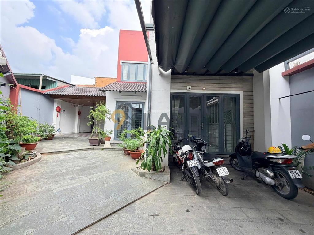 Giảm sâubán gấp nhà mới căn góc 2tầng ngay tô ngọc vândt 140m2,tiện ở,kdoanh văn phòng tốt.còn tl