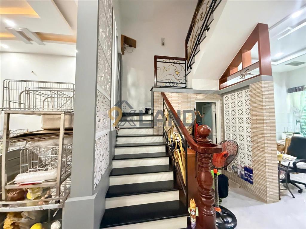 Định cưbán gấp nhà 4 tầng xây tâm huyếttk hiện đại đường rộng 8m dân tríđường đặng văn bi