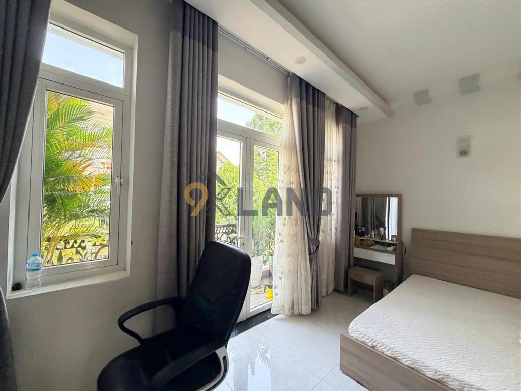 Định cưbán gấp nhà 4 tầng xây tâm huyếttk hiện đại đường rộng 8m dân tríđường đặng văn bi