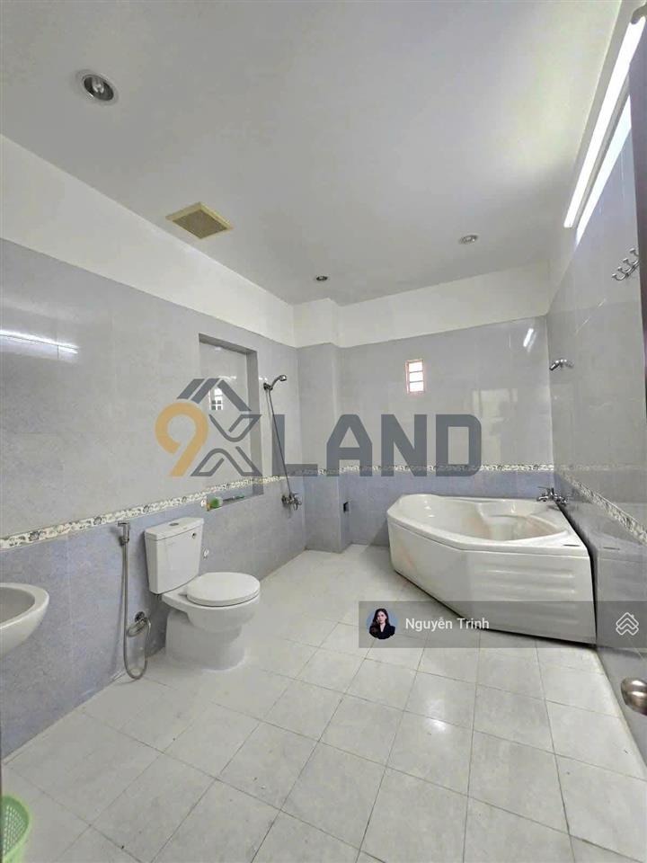 Bán nhà 3 tầng xây kiên cố ngay phạm văn đồng  tiện khai thác giữ dòng tiền dt 162m2 ngang 8.3m