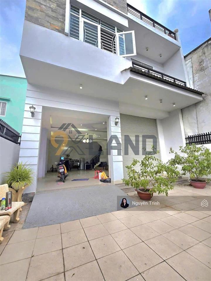 Bán nhà 3 tầng xây kiên cố ngay phạm văn đồng  tiện khai thác giữ dòng tiền dt 162m2 ngang 8.3m