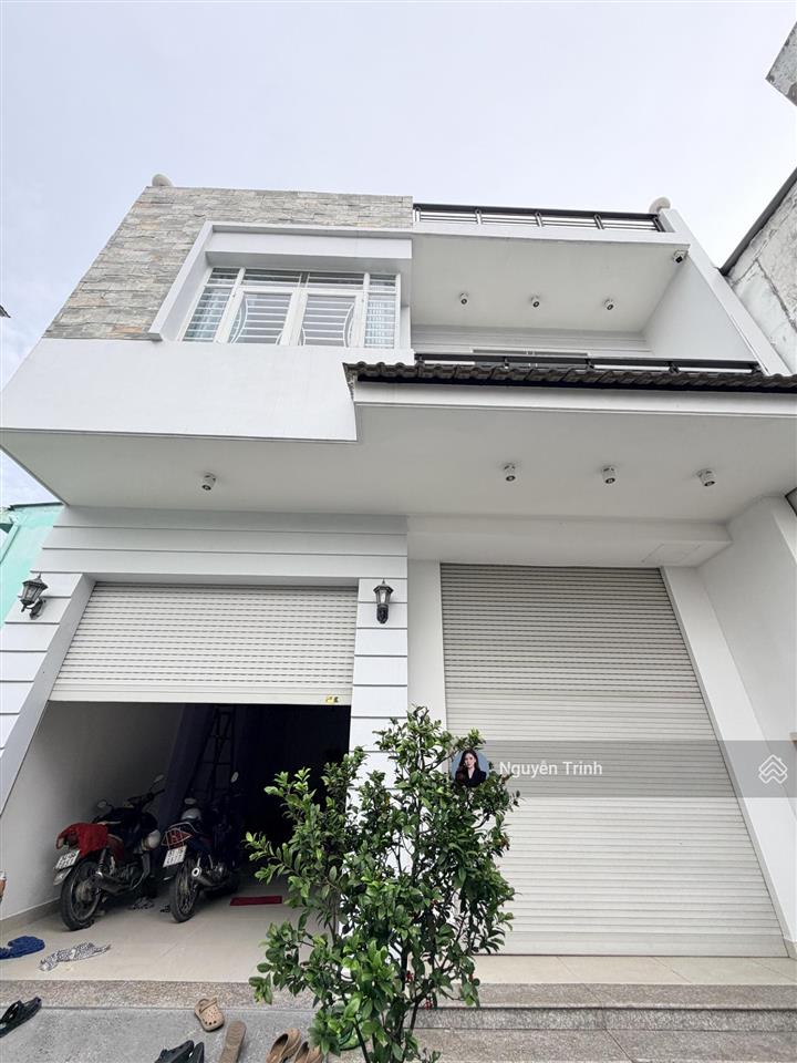 Bán nhà 3 tầng xây kiên cố ngay phạm văn đồng  tiện khai thác giữ dòng tiền dt 162m2 ngang 8.3m