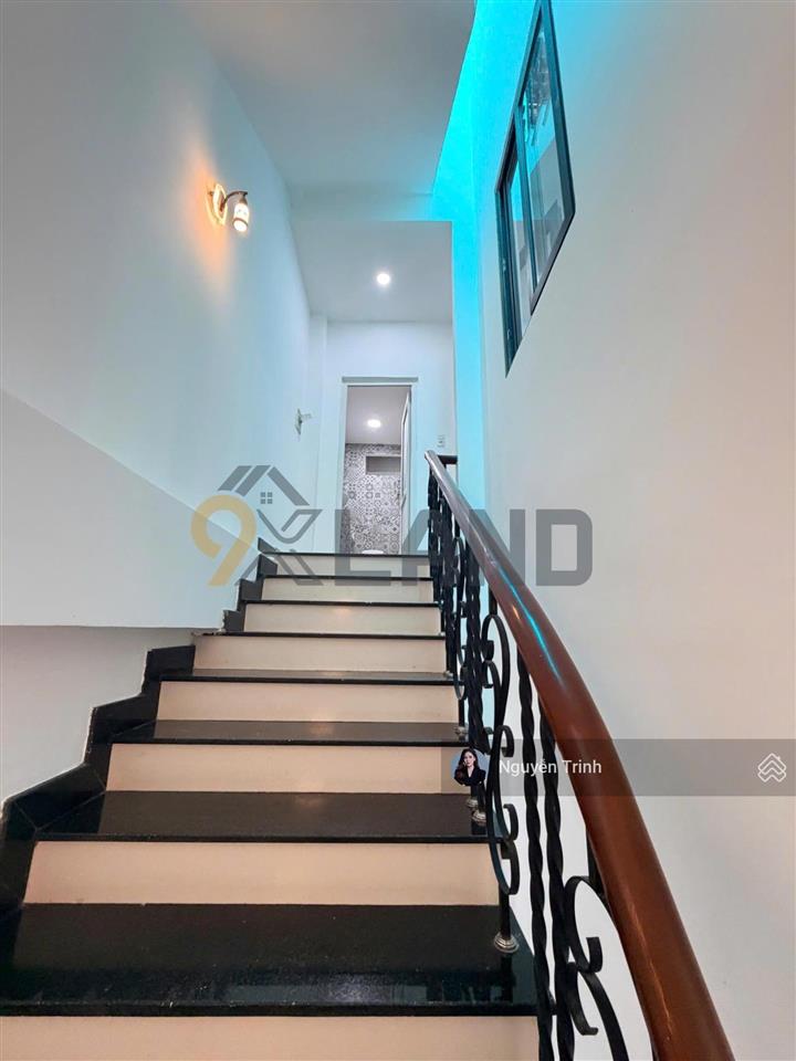 Bán gấp chdv cao cấp4 tầngdòng tiền 50tr/thgần đh cảnh sátkhu vipdân trídt 105m2 ngang 8.7m