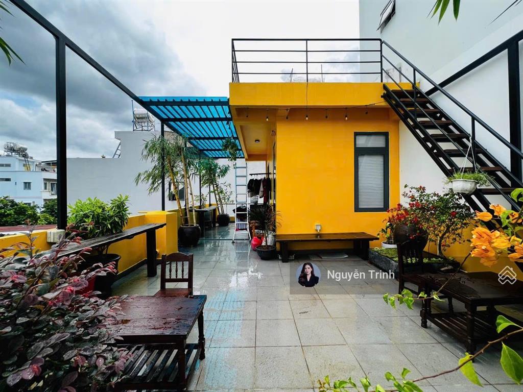 Nhà 3tầng xây kiên cố2mặt tiền trước sau cực thoáng ngay vincom thủ đứcđường thông ôtôdtsd 160m2