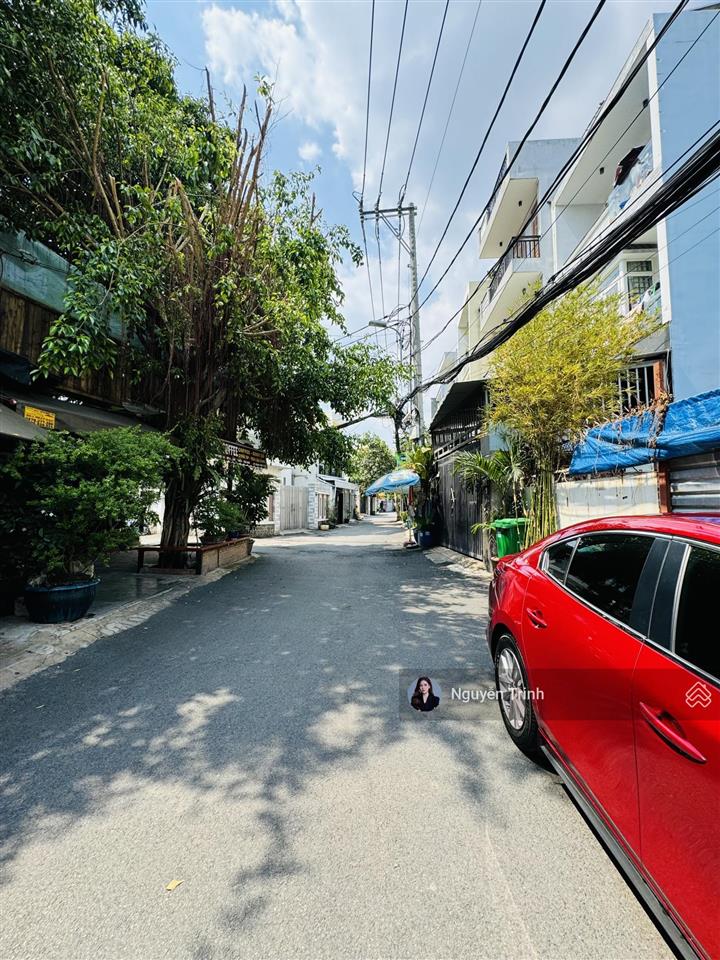 Nhà 3tầng xây kiên cố2mặt tiền trước sau cực thoáng ngay vincom thủ đứcđường thông ôtôdtsd 160m2