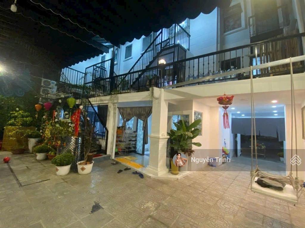 Bán chdv cao cấp 4 lầu đường ôtô thông, khu dân trí, cho thuê 90 triệu/tháng. dt 200m2 ngang 14m